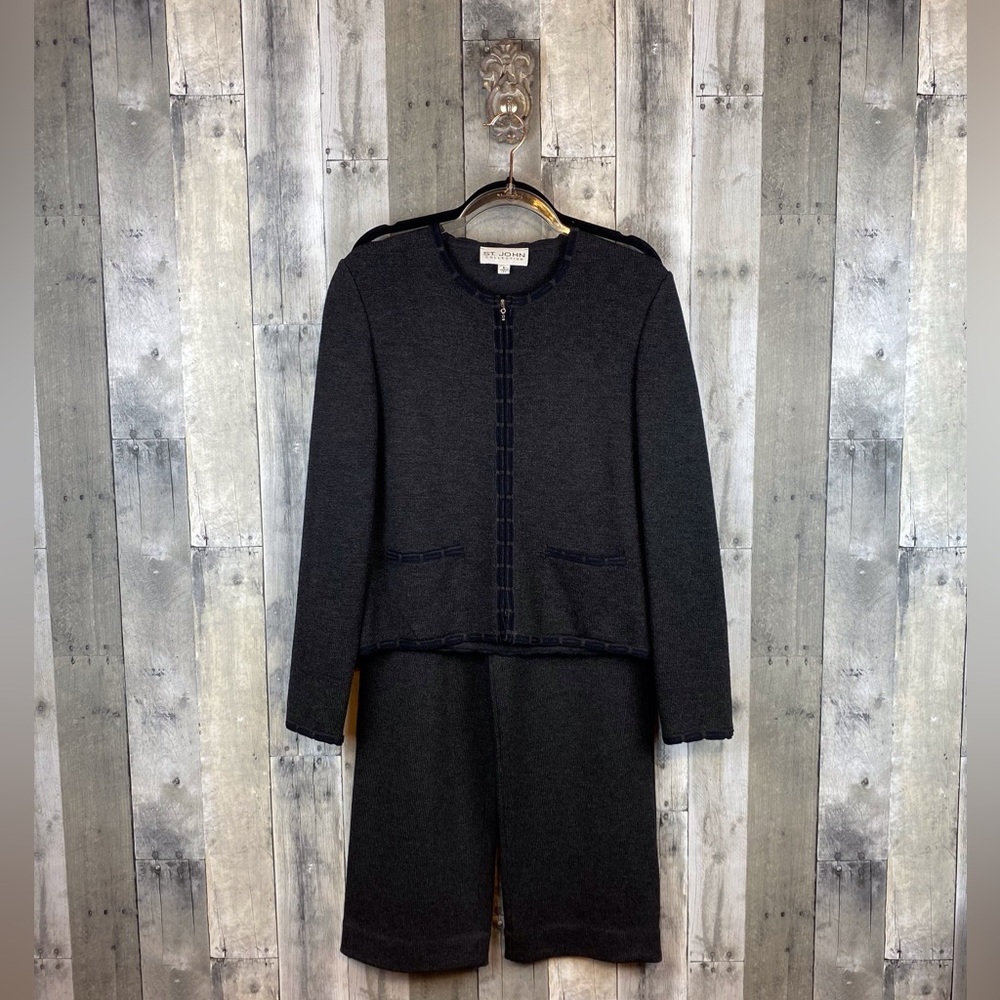 St John Santana Knit Short Sleeve Jack and Pants Set in Dark Grey Heather Size 4